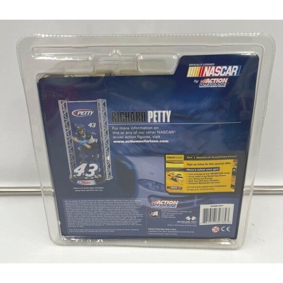 Richard Petty Signed NASCAR Action Figure LE Collectors Item In Original Packagi - Picture 3 of 3